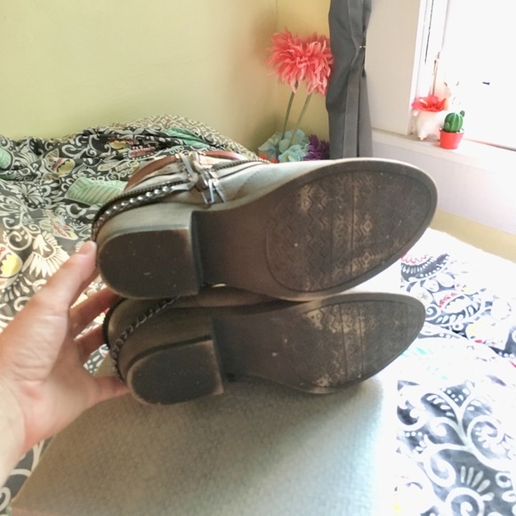 Maurices’s Gray ankle boots-super cute detail! 💕6 - Picture 4 of 5